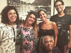 Gilberto Gil posa com Preta Gil e Bela Gil após internação