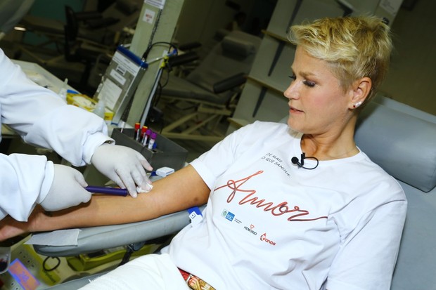  Xuxa doa sangue no Hemorio (Foto: Marcello Sa Barreto  / AgNews)