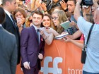 Daniel Radcliffe faz a alegria de fãs em première no Canadá