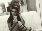 Solange Gomes posa sexy e provoca: 'Não resisto a mim'