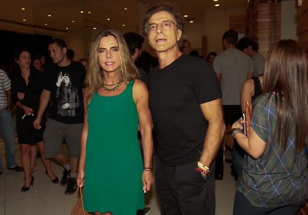 Bruna Lombardi e o marido, Carlos Alberto Riccelli, em pré-estreia de filme em São Paulo (Foto: Cláudio Augusto/ Foto Rio News)