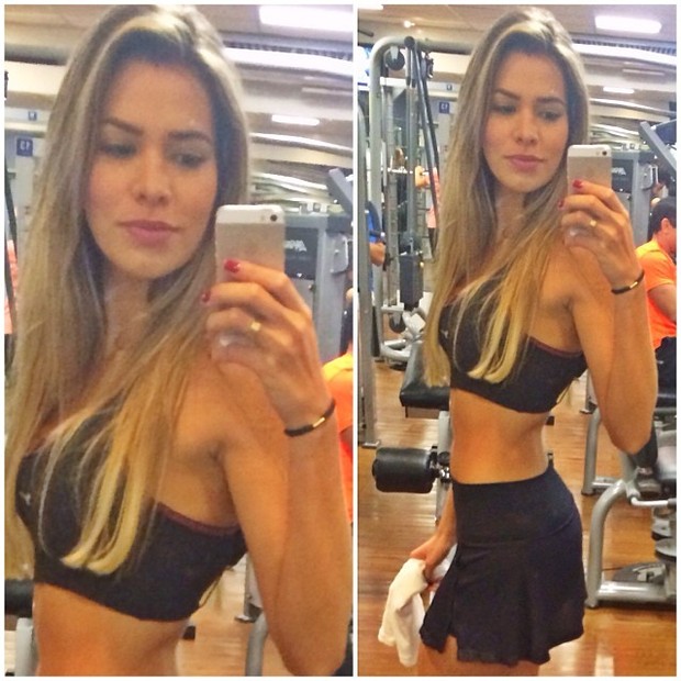 Adrianna Sant&#39;anna posa de top e sainha (Foto: Reprodução/Instagram)