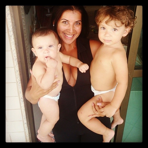 Priscila Pires e os filhos (Foto: Reprodução/ Instagram)