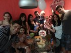 Priscila Pires comemora um mês do filho caçula com festa