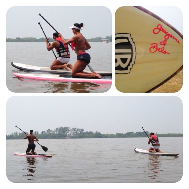 Gracyanne Barbosa e Belo fazem stand up paddle (Foto: Instagram / Reprodução)