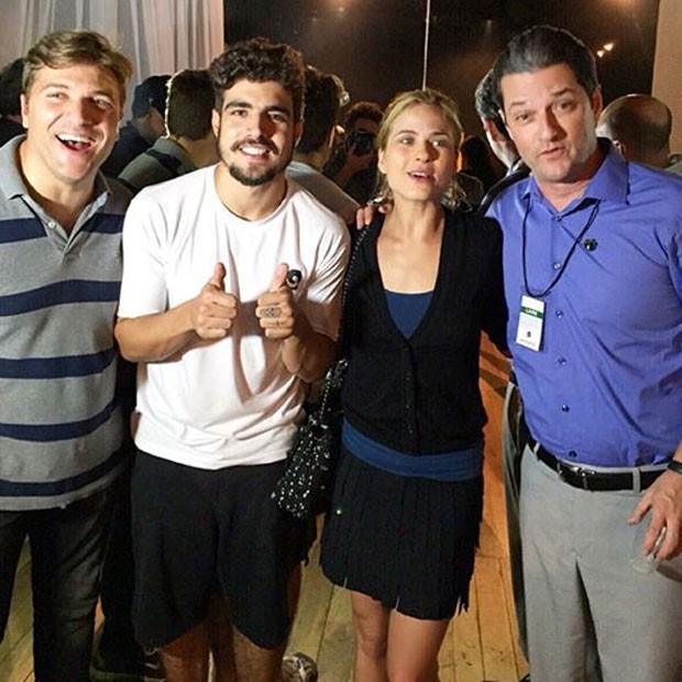 Caio Castro, Luiza Valdetaro e Marcelo Serrado em bastidores de gravação na Zona Sul do Rio (Foto: Instagram/ Reprodução)