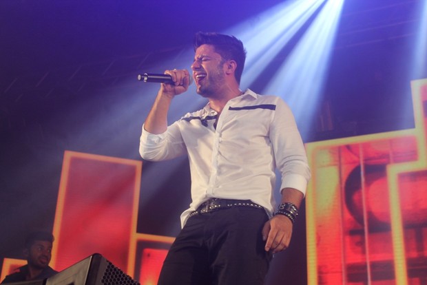Cristiano Araújo no palco (Foto: Marcela Macedo/Agnews)