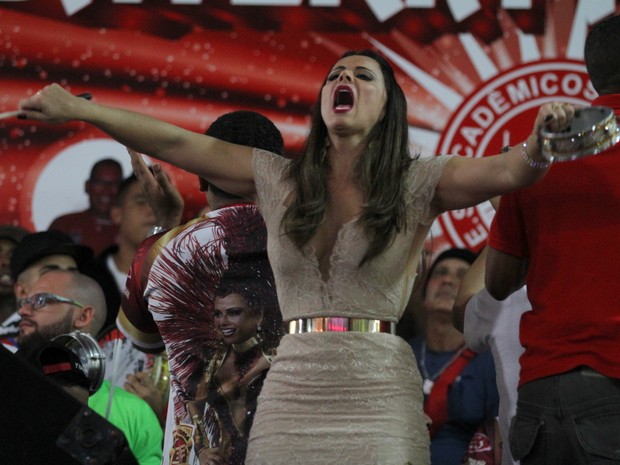 Viviane Araújo em ensaio na quadra do Salgueiro na Zona Norte do Rio (Foto: Anderson Borde/ Ag. News)