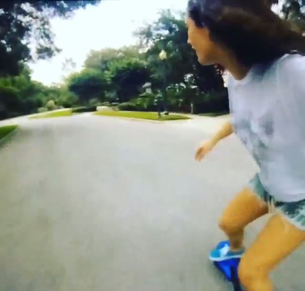 Livian Aragão andando de skate (Foto: Instagram / Reprodução)