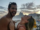 Ex-BBBs Cacau e Matheus visitam  pontos turísticos do Rio no feriadão