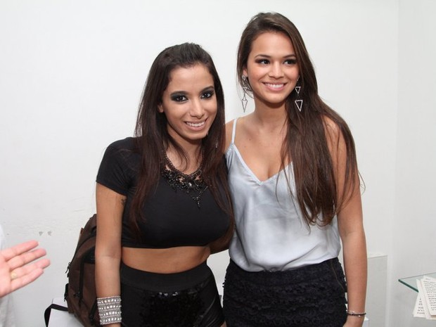 Anitta e Bruna Marquezine em casa de shows no Rio (Foto: Anderson Borde/ Ag. News)