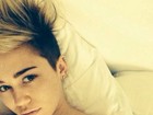 Após aniversário, Miley Cyrus posta foto sem roupa embaixo do lençol
