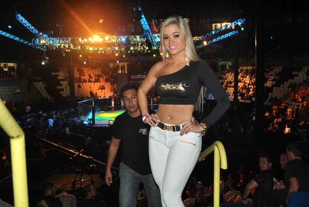 Aryane Steinkopf no evento de lutas UFC (Foto: Divulgação)