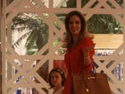 Ana Furtado passeia com a filha Isabella em shopping do Rio