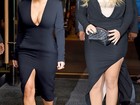 Kim Kardashian e a irmã, Khloe, combinam vestidos com fendas 