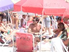 Mirella Santos e Ceará aproveitam dia de sol em praia do Rio
