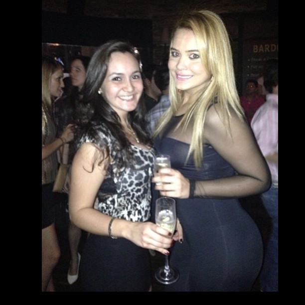 Geisy Arruda na noite paulista com uma amiga (Foto: Instagram/ Reprodução)