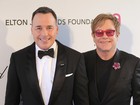 Elton John briga com marido em voo e amigos não se surpreendem, diz site