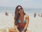 Thaíssa Carvalho curte tarde de Natal na praia e exibe boa forma
