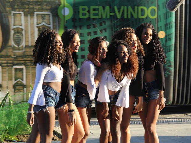 Meninas do Bonde das Maravilhas gravam comercial do VLT no Centro do Rio (Foto: Rogerio Fidalgo/ Divulgação)