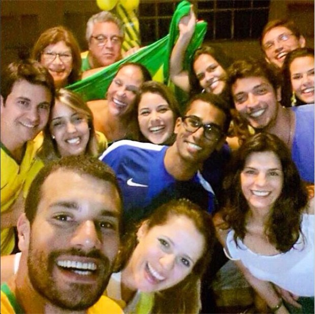 Helena Ranaldi, Allan Souza Lima e amigos (Foto: Instagram / Reprodução)