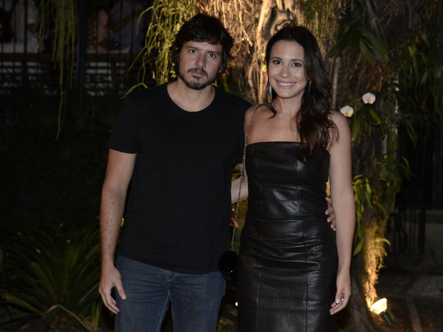Juliana Knust e o namorado em festa na Zona Sul do Rio (Foto: Roberto Teixeira/ EGO)