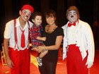 Dani Suzuki e Juliana Knust levam seus filhos ao circo