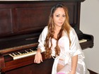 Pianista nua de Floripa posta vídeo tocando 'Show das Poderosas'