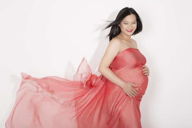 Jiang faz ensaio grávida (Foto: Daniela Margotto/Divulgação)