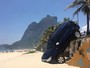 Filho de Letícia Spiller e Marcello Novaes derruba carro em praia do Rio