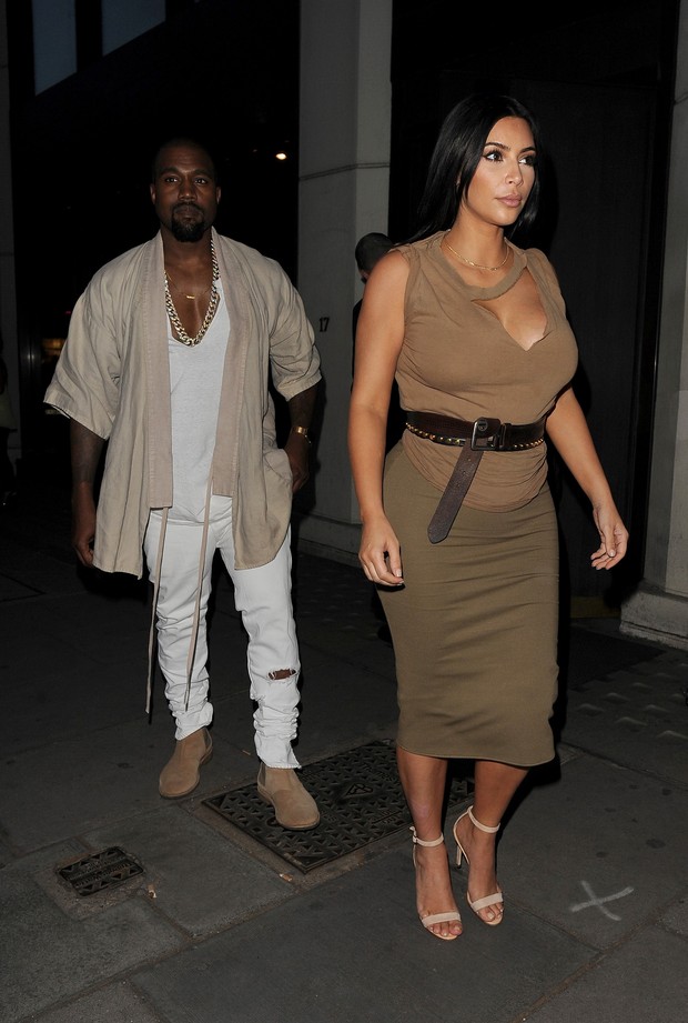 Kanye West e Kim Kardashian em Londres, na Inglaterra (Foto: AKM-GSI/ Agência)
