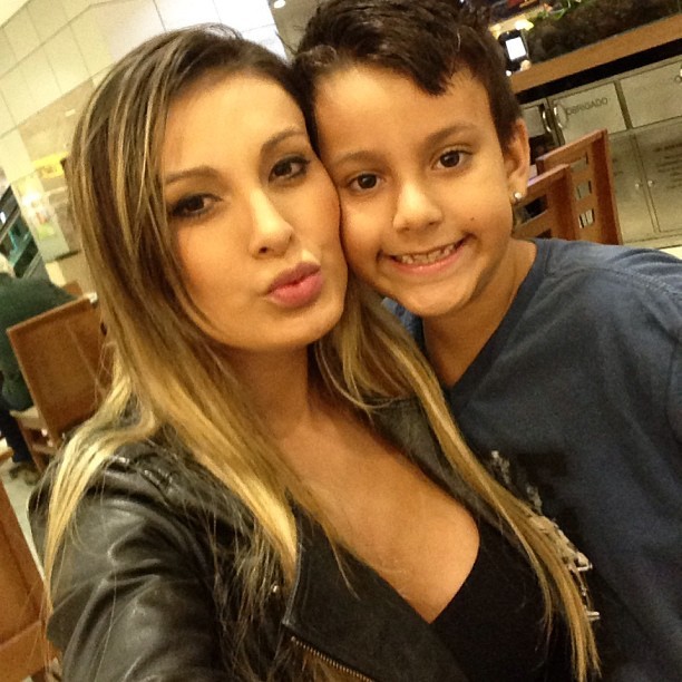 Andressa Urach  e o filho Arthur (Foto: Reprodução/Instagram)