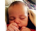 Paloma Duarte posta foto do filho  Antônio dormindo na web