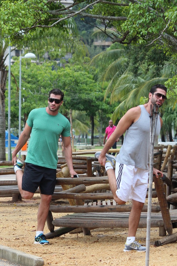 Ex-BBBs Marcelo e Roni correndo na Lagoa Rodrigo de Freitas, RJ (Foto: Fabio Moreno/Photo RioNews)