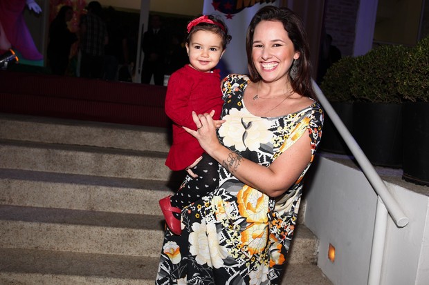 Mariana Belém com a filha, Laura (Foto: Manuela Scarpa e Marcos Ribas / Foto Rio News)