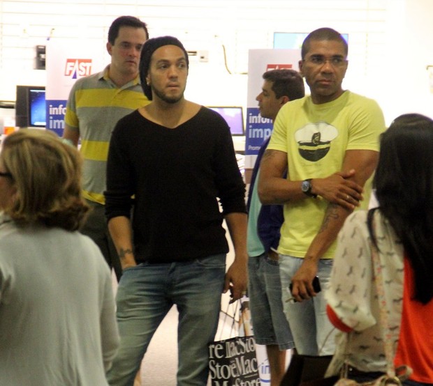 Belo no shopping (Foto: Marcus Pavão / AgNews)