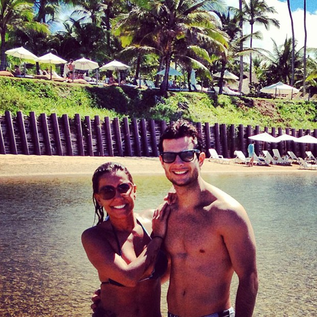 Lia Khey e o namorado (Foto: Instagram / Reprodução)