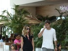 Giovanna Antonelli usa look elegante em passeio com a família no Rio