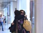 Júlia Lemmertz e Vanessa Gerbelli se encontram em aeroporto