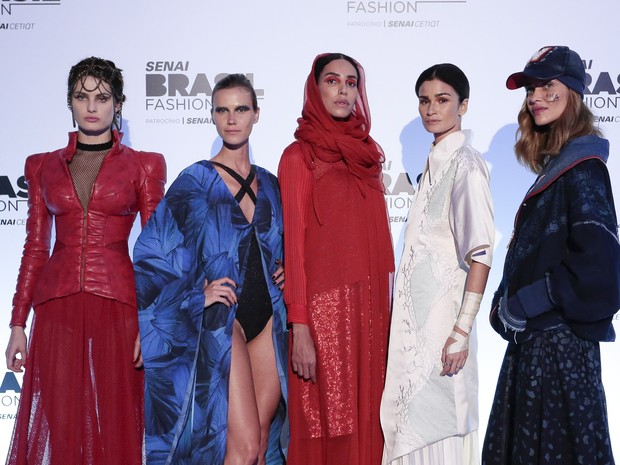 Isabeli Fontana, Renata Kuerten, Lea T, Carol Ribeiro e Ana Beatriz Barros em evento de moda em Brasília (Foto: Rafael Cusato/ Brazil News)