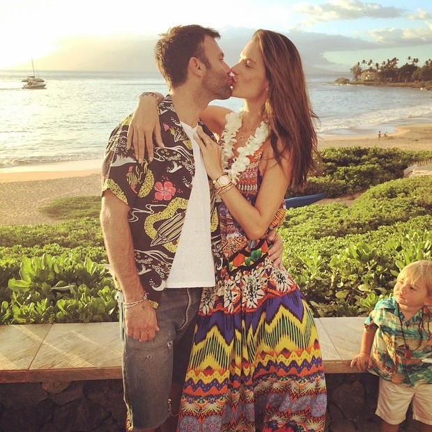 Alessandra Ambrósio e o marido, Jamie Mazur, no Havaí (Foto: Instagram/ Reprodução)
