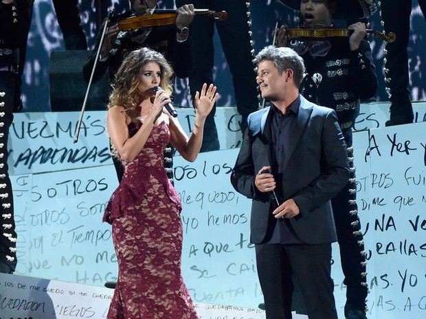Paula Fernandes e Alejandro Sanz em prêmio de música em Las Vegas, nos Estados Unidos (Foto: Frazer Harrison/ Getty Images/ AFP)