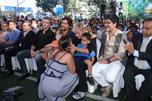 Bruna Marquezine no evento da Fundação Xuxa Meneghel (Foto: THYAGO ANDRADE/FOTO RIO NEWS)