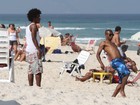 William e Fernandinho curtem folga da seleção em praia no Rio