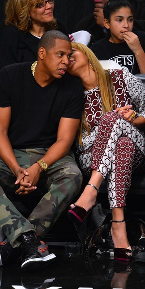 Jay-Z e Beyoncé assistem a jogo de basquete em Nova York (Foto: Getty Images)