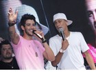 Neymar canta com Gusttavo Lima em show