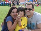 Filhos de Carla Marins e Leo Jayme participam de corrida infantil