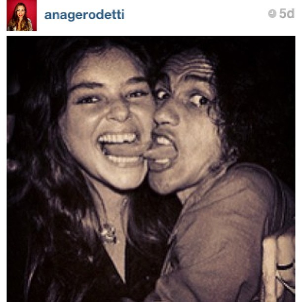 Caetano e Angela Ro Ro direto do túnel do tempo (Foto: Reprodução/Instagram)