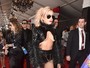Lady Gaga causa com look extravagante no Grammy 2017