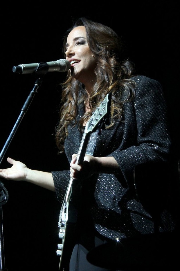 Ana Carolina no palco (Foto: Alex Palarea/Agnews)